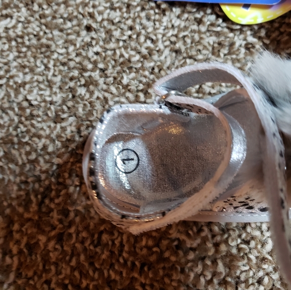 Baby Pom Pom top sandals - Picture 7 of 15